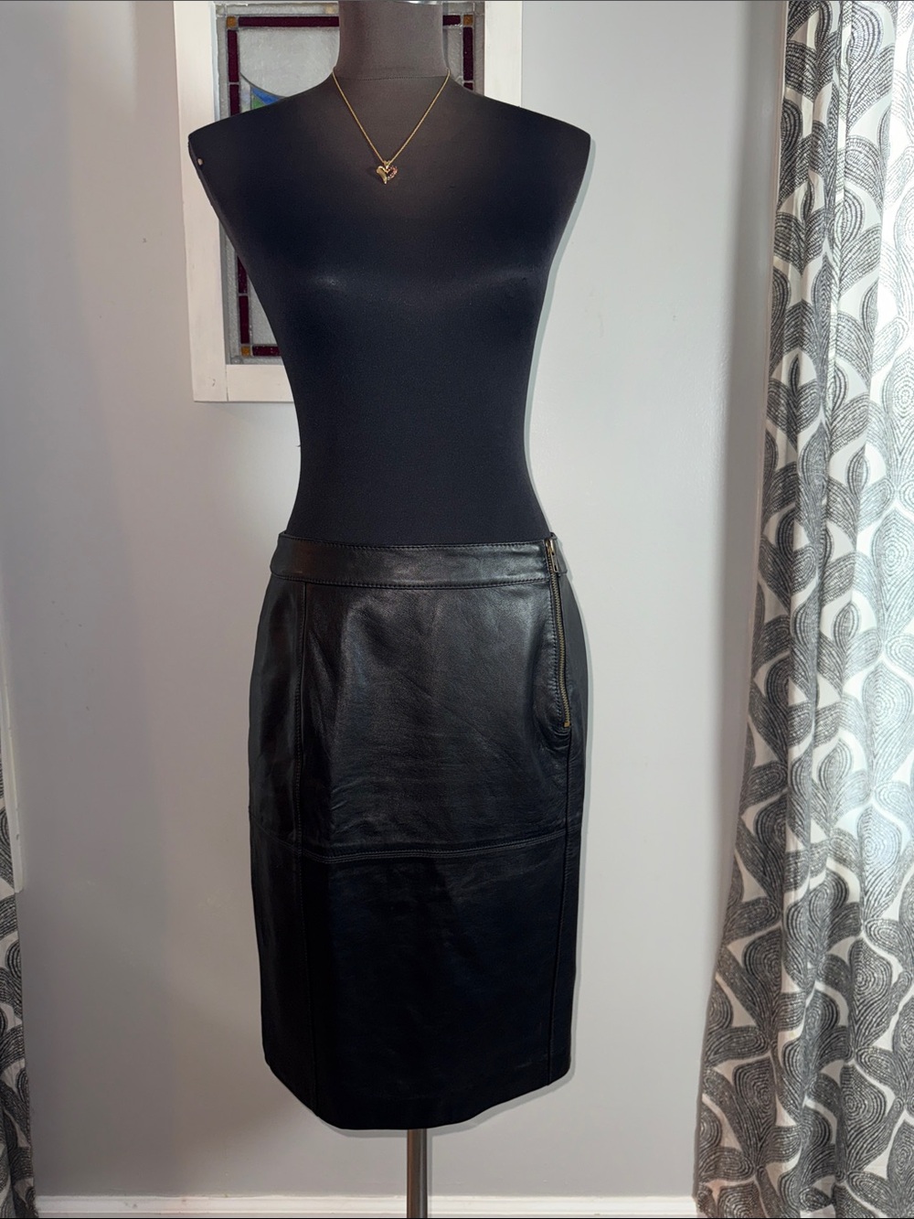 Worthington Black Lambskin Real Leather Pencil Midi Skirt Size 8 Zip Accent⁠ - Picture 2 of 10